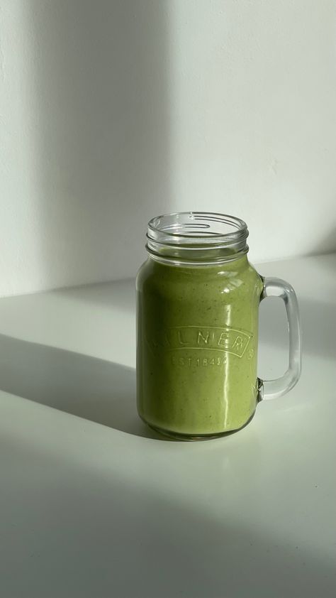 Green Shake Aesthetic, Smoothie Aesthetic Photo, Green Smoothie Aesthetic, Smoothie Green Aesthetic, Mason Jar Smoothie, Morning Green Juice Aesthetic, Green Smoothie Aesthetic Picture, Aesthetic Matcha Pictures, Smoothie Aesthetic