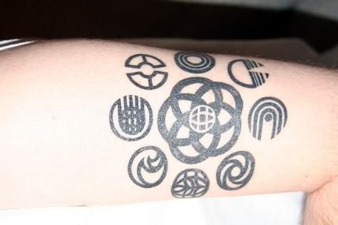 vintage Epcot Epcot Tattoo Ideas, Epcot Tattoo, Epcot Ball Tattoo, Epcot Silhouette, Epcot Ball Drawing, Epcot Printables, Disney Tattoos Mickey, Disney Symbols, Disney Henna