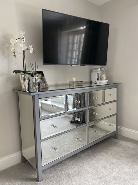 Glass Dresser Bedroom, Silver Dresser Bedroom, Mirrored Dresser Decor, Bedroom With Mirrored Furniture, Silver Dresser Decor, Mirror Drawers Bedrooms, Mirror Nightstand Bedroom Decor, Mirror Dresser Bedroom, Glam Bedroom Furniture