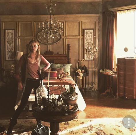 Freya Mikaelson Bedroom Mikaelson House, The Originals New Orleans, New Orleans Interior, New Orleans Mansion, Hayley And Klaus, Freya Mikaelson, Tvdu Cast, Mtv Cribs, The Originals 3