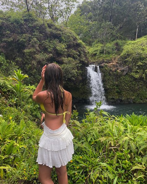 road to Hana Hawaii waterfall girl aesthetic Kauai Outfits, Hawaii Girl Aesthetic, Oahu Hawaii Outfits, Waterfall Outfit, Island Girl Outfit, Hawaiian Girl Aesthetic, Nature Girl Aesthetic, Hawaii Fits, Seasonal Pictures