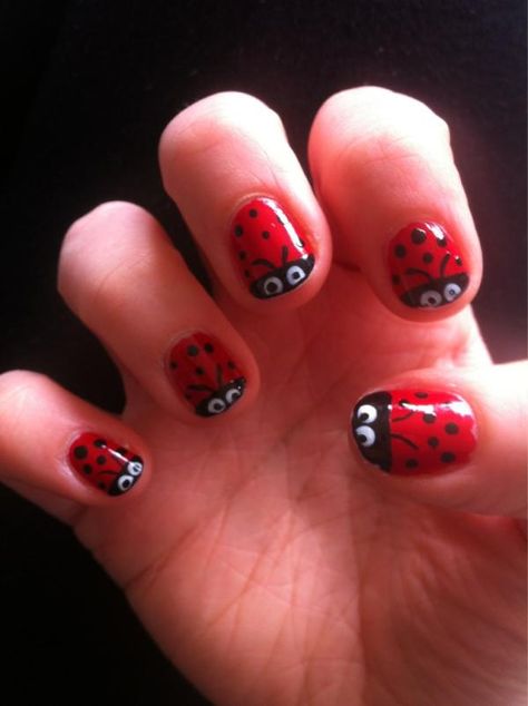 #NailBar Lady Bird Nail Art, Nail Designs For Short Nails Simple, Insect Nail Art, Ladybug Nails Designs, Ladybird Nails, Insect Nails, Ladybug Nail Art, Ladybird Insect, Bird Nail Art