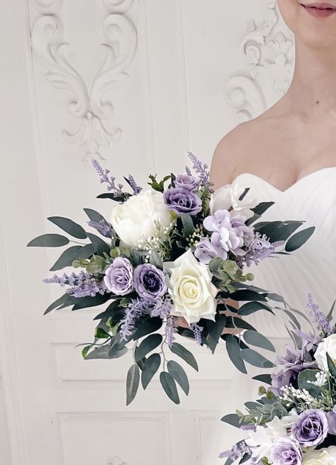 White And Purple Bridesmaid Bouquet, Bridal Bouquet Lilac, Lilac Bridal Bouquet, Wedding Bouquet Lavender, Bridal Bouquet Lavender, Lavender Wedding Bouquet, Lavender Bridal Bouquet, Bouquet Lavender, Jasmine Wedding