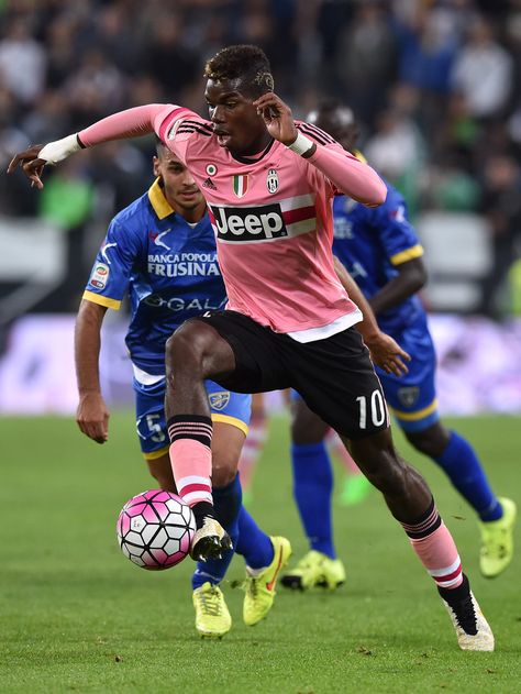 Paul Pogba of Juventus FC controls the ball during the Serie A match between Juventus FC and Frosinone Calcio at Juventus Arena on September 23, 2015 in Turin, Italy. (Sept. 22, 2015 - Source: Valerio Pennicino/Getty Images Europe) Paul Labile Pogba, Pogba Juventus, Cold Images, Football Photography, Paul Pogba, Football Is Life, Turin Italy, Juventus Fc, Football Pictures