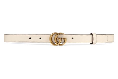 Shop the Leather belt with Double G buckle in dusty pink leather at GUCCI.COM. Enjoy Free Shipping and Complimentary Gift Wrapping. Gucci Belt Sizes, Gucci Leather Belt, Belt With Gold Buckle, Gucci Store, Fashion Packaging, Gucci Gifts, Older Women Fashion, Gucci Gg Marmont, White Belt