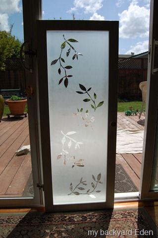 Glazing Glass Design, Faux Frosted Glass Diy, Frosted Glass Design For Window, Frosted Glass Spray Paint, Glass Spray Paint, Frosted Glass Spray, Window Glass Design, Etched Glass Door, Glass Cabinet Door