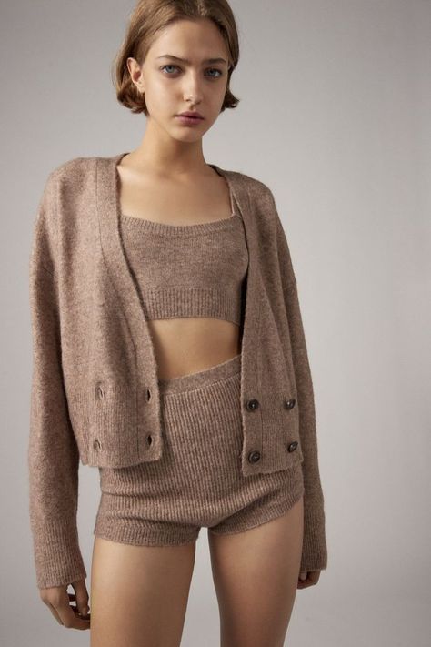 Zara Knit Shorts Knitting Fashion, Zara Knit, Stylish Sweaters, Tops Fashion, Summer Knitting, Knit Crop Top, Jacket Pattern, 가을 패션, Knit Crop