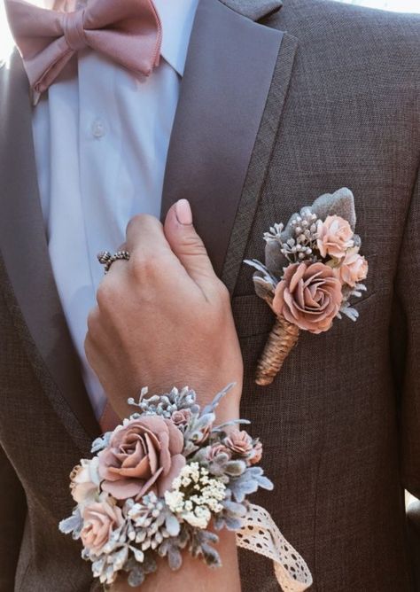 Prom Bouquet, Prom Corsage And Boutonniere, Boutonnieres Prom, Corsage And Boutonniere Set, Bridesmaid Corsage, Prom Corsage, Prom Photography, Wrist Flowers, Corsage And Boutonniere