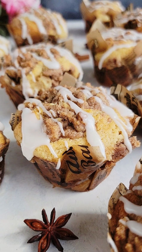 Coffee Cake Muffins with Cinnamon Sugar Swirl - Simple Cooking with Pep Cinnamon Cheesecake Muffins, Blueberry Streusel Muffins, Blueberry Streusel, Doughnut Muffins, Simple Baking, Apple Cinnamon Rolls, Coffee Cake Muffins, Streusel Muffins, Cake Muffins