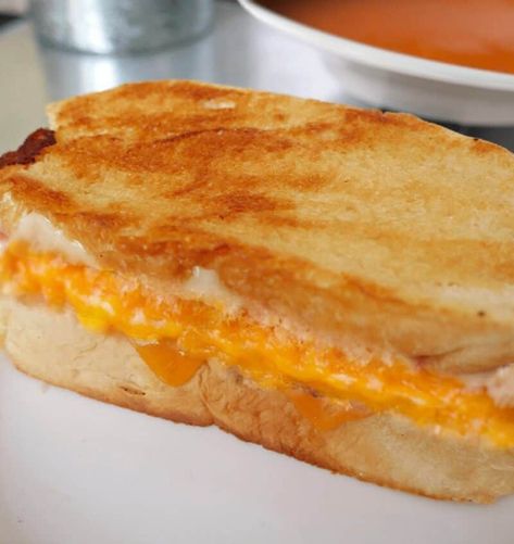 Garlic Grilled Cheese Sandwich with Dipping Sauce Recipe - A Helicopter Mom Grilled Cheese Dipping Sauce, Garlic Grilled Cheese, Homemade Grilled Cheese, Cheese Dippers, Toasted Cheese, Cheese Dipping Sauce, Recipes Sandwiches, Grill Cheese, Honey Mustard Dipping Sauce