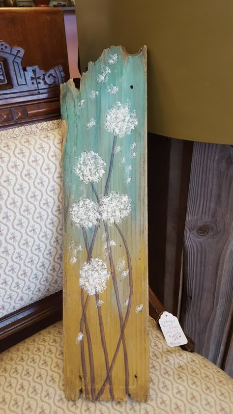 Painting Ideas On Pallet Wood, Painting On Barnwood Ideas, Painting Churches On Wood, Paintings On Wood Boards Panel, Painting On Old Fence Boards, Crafts With Fence Boards, Painting On Pallet Wood Diy Ideas, Spring Porch Leaners, 2023 Craft Trends