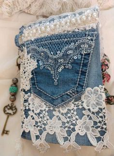 Lace Crafts Ideas, Diy Den, Lace Junk Journal, Lace Journal, Blue Jean Purses, Denim Bag Diy, Denim Bag Patterns, Jean Purses, Denim Crafts Diy