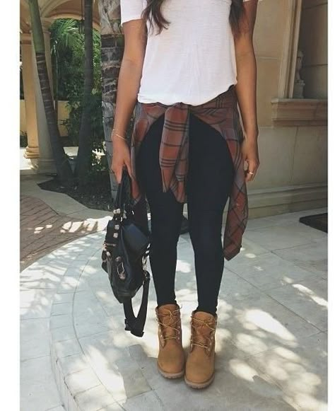 Tartan plaid shirt, skinny black jeans, brown boots, white tshirt outfit, grunge hobo chic How To Style Timberlands, Timberland Outfits, Street Look, Pinterest Fashion, Street Chic, Looks Style, Mode Inspiration, Fall Winter Outfits, Outfits Casuales