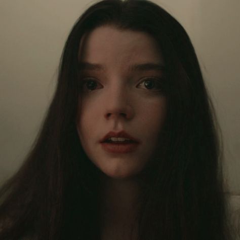 Anya Taylor Joy Dark Hair, Anya Taylor Joy Split, Anya Joy, Avengers Girl, Angels Beauty, Shatter Me, Anya Taylor Joy, Korean Girl Fashion, I Love Girls