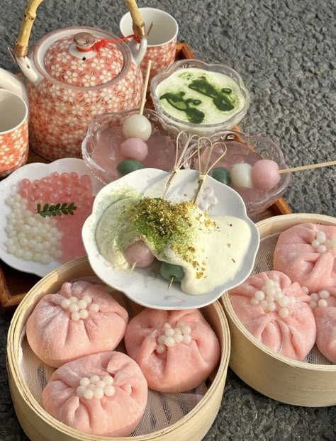 Japan Dessert, Strawberry Matcha, Japan Aesthetic, Kawaii Food, Cute Desserts, Aesthetic Pastel, Aesthetic Pastel Wallpaper, Pastel Wallpaper, I Want To Eat