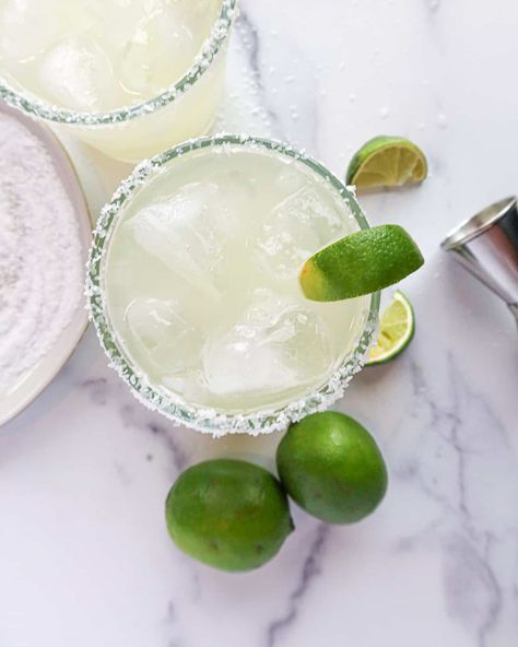 Classic Skinny Margarita Recipe (Just 5 Ingredients)! Healthy Margarita, Low Sugar Treats, Best Margarita Recipe, Homemade Taco Seasoning Mix, Low Calorie Cocktails, Margarita Salt, Low Carb Cocktails, Peanut Dipping Sauces, Cocktail Recipes Easy