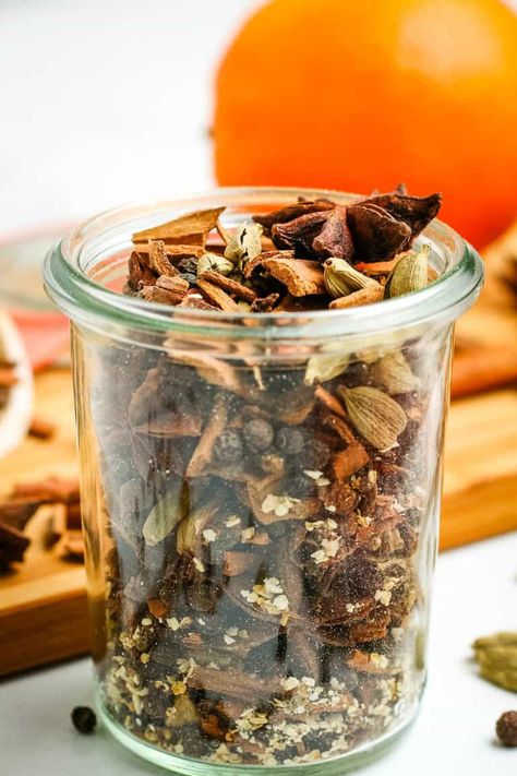 How to make the best homemade mulling spice recipe in 10 minutes or less. Use this simple and versatile spice mix in all your favorite holiday drinks, in festive seasonal decorations, or as the ultimate gift in a jar for all your family and friends! Mulled Cider Gift, Homemade Mulling Spice Recipe, Mulling Spice Recipe, Mulling Spices Gift, Charcuterie Boards Ideas, Spiced Hot Chocolate Recipe, Apple Cider Uses, Mulled Cider Recipe, Mulled Apple Cider