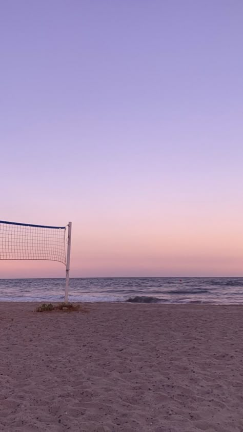 Volleyball Purple Aesthetic, Volley Ball Wallpaper Girl, Pink Volleyball Wallpaper, Volleyball Homescreen, Pink Volleyball Aesthetic, Volleyball Wallpaper Iphone, Aesthetic Volleyball Wallpaper, Aesthetic Volleyball Pictures, Volleyball Aesthetic Wallpaper