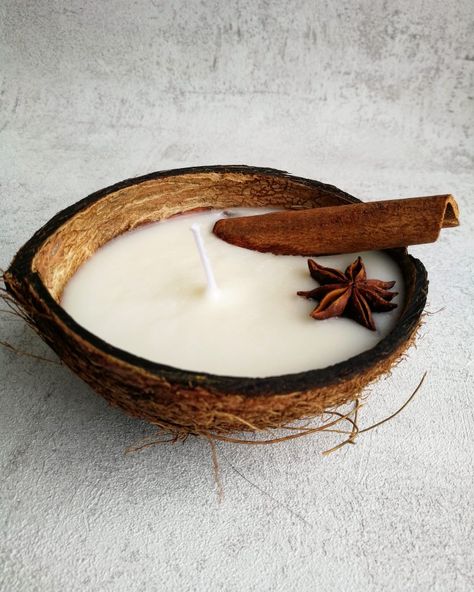 Handmade Candles Design, Handmade Candles Ideas, Candle Making Recipes, Handmade Presents, Wood Burning Patterns Stencil, Coconut Shell Crafts, Fruit Candles, Homemade Scented Candles, Candle Projects