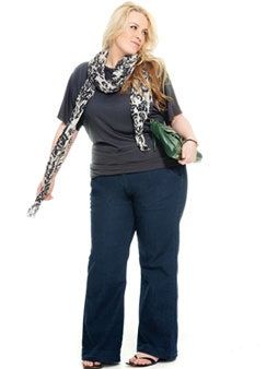 Dress Thinner Plus Size, Dress Thinner, Makeup Celebrity, Dresses For Apple Shape, Cheap Cocktail Dresses, Jeans And Wedges, Body Types Women, Attractive Dresses, Ageless Style