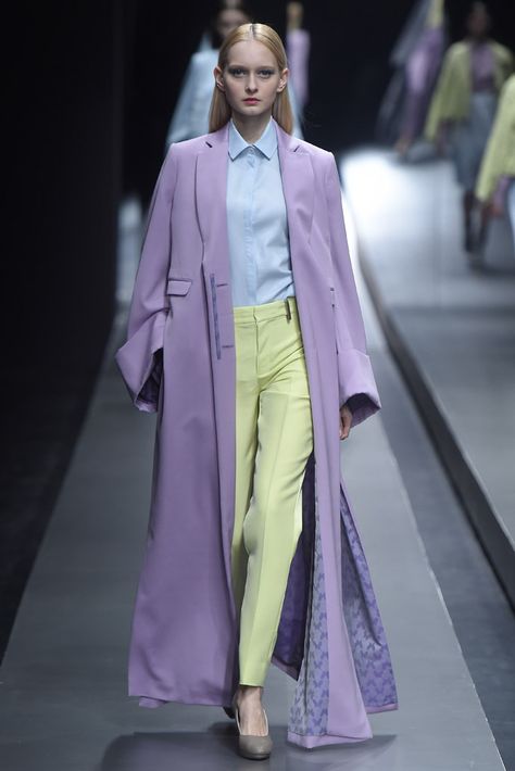 Light Purple Fashion, Light Blue And Purple Outfit, Pastel Outfits Women, Lilac Coat, Lavender Fashion, Hanae Mori, Matching Separates, Color Blocking Outfits, Purple Coat