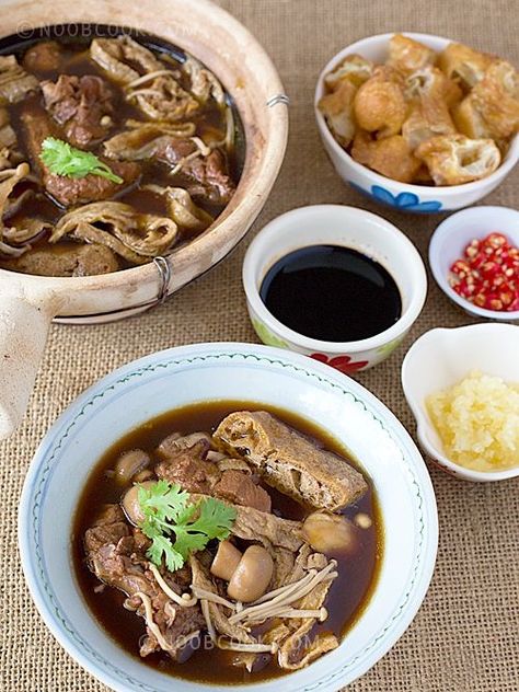 Bak Kut Teh Bak Kut Teh, Chicken Soup Recipes Homemade, Herbal Soup, Malaysian Recipes, Tagine Recipes, Asian Soup, Malaysian Food, Spice Mix, Favourite Food