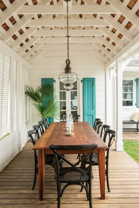 Bahamas House, Island Cottage, Colonial Cottage, Florida Cottage, British Colonial Style, Harbour Island, Island House, Beach Bungalows, Built In Bench