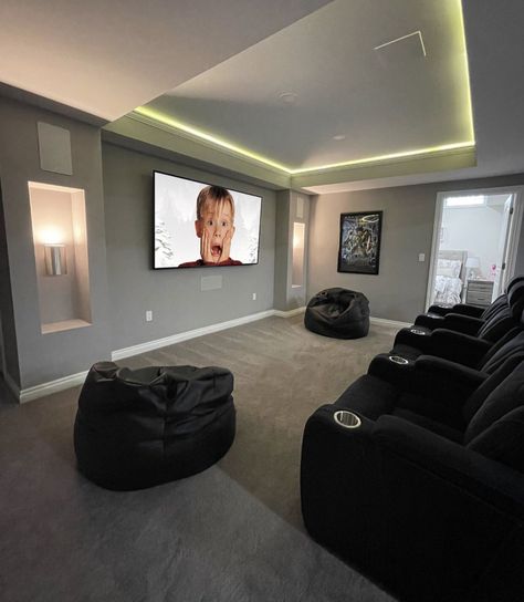 Theatre Living Room, Home Movie Theater Aesthetic, Game And Movie Room, Inside Movie Theater, Black Home Theater, Movie Theater Basement, Movie Room Ideas, Small Home Theater Rooms, Home Theatre Room Ideas