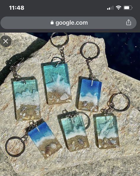 Resin Art Keychain, Coastal Jewelry, Manualidades Diy, Unique Keychains, Resin Clay, Travel Keepsakes, Travel Diy, Epoxy Resin Art, Epoxy Resin Crafts