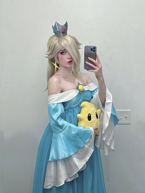 Rosalina Costume, Cosplay Eyes, Rosalina Cosplay, Japanese Food Photography, Mario Cosplay, The Super Mario Bros Movie, Mario Costume, Super Mario Princess, Super Mario Bros Movie