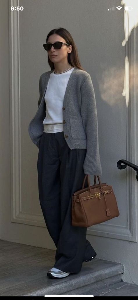 Pant And Sweater Outfit, Black Ankle Trousers Outfit, 40th Outfits For Women, Sweater On Shoulders Outfits, Lounge Chic Outfit, Khaite Aesthetic, Basic Elegant Outfits, Quiet Fashion, Casual Comfortable Outfits