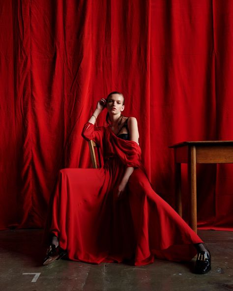 Fashion Designer Portrait, Red Editorial, Studio Fashion Photography, Christmas Editorial, Fashion Trends Magazine, Creative Shoots, Megan Hess, Red Backdrop, Creative Poses