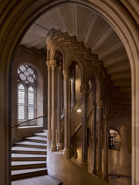 Manchester Town Hall, Castle Aesthetic, Castles Interior, Hogwarts Aesthetic, Castle Designs, Grand Staircase, Gothic Architecture, Staircase Design, Town Hall