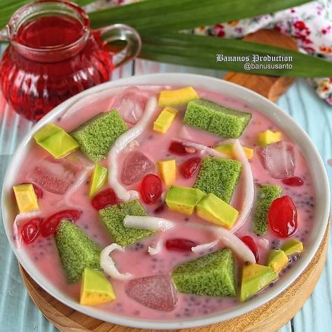 KUMPULAN RESEP KUE ISTIMEWA on Instagram: “FOLLOW AJA DULU MANA TAU NANTI BUTUH ? Resep kue terbaik yang lagi hits banget 😍 👉 @masakankekinian_id 👉 @masakankekinian_id 👉…” Puding Lumut, Takjil Buka Puasa, Es Campur, Indonesian Desserts, Buah Naga, Berbuka Puasa, Buka Puasa, Fresh Drinks, Best Desserts