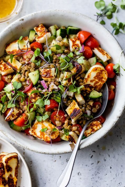 Halloumi Lentil Salad, Vegetarian Salads Lunch, Halloumi Bowl Recipes, Lentil Recipes Salad, Lentil Bowl Recipe, Healthy Halloumi Recipes, Haloumi Salad Ideas, Hallumi Recipes Dinner, Halloumi Recipes Dinner