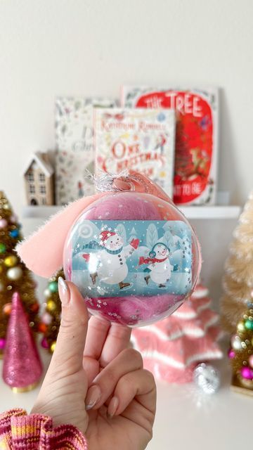 Deb seasonal inspo + diy on Instagram: "the cutest way to gift a giftcard! perfect for teachers, co workers, friends! 💫 even the kiddos can help out! for this christmas diy you will need: 100mm clear plastic ornaments roving yarn glitter clear glue ribbon happy crafting! all links under stories or my @shop.ltk #diy #diygifts #christmasgifts #christmasgiftideas #giftguide #teachergifts #christmascountdown #falala #whimsical #pinkmas #happyholidays #bhgstylemaker" Gift Card Ornaments, Clear Plastic Ornaments, Roving Yarn, Teacher Ornaments, Clear Ornaments, Clear Glue, Christmas Ornaments Gifts, Teacher Christmas Gifts, Co Workers