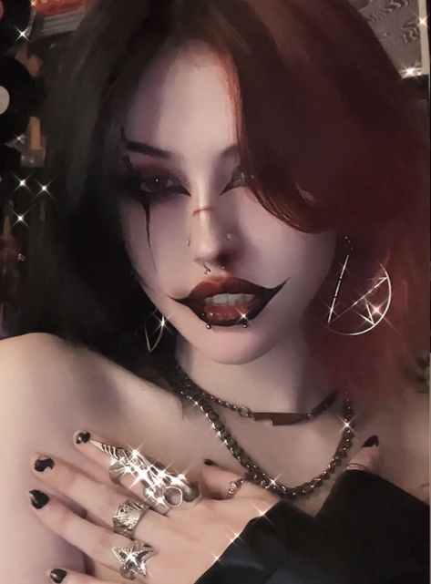 Hot Witch Makeup Halloween, Punk Witch Costume, Halloween Hot Makeup, Halloween Alt Makeup, Glam Gore Makeup, Demon Halloween Costume Female, Black And Red Makeup Looks Gothic, Red Emo Makeup, Types Of Goth Makeup