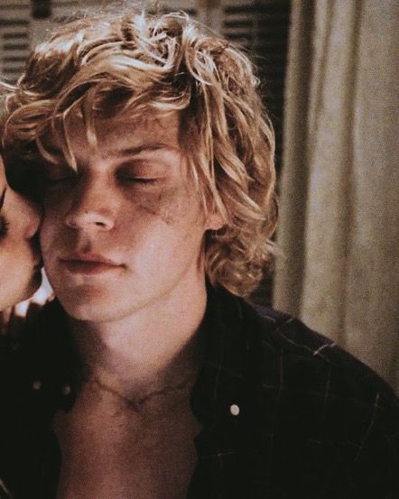 Evan Peters And Emma Roberts, Kyle Spencer, Madison Montgomery, Ahs Coven, American Horror Story Coven, Evan Peters, Emma Roberts, Horror Story, American Horror