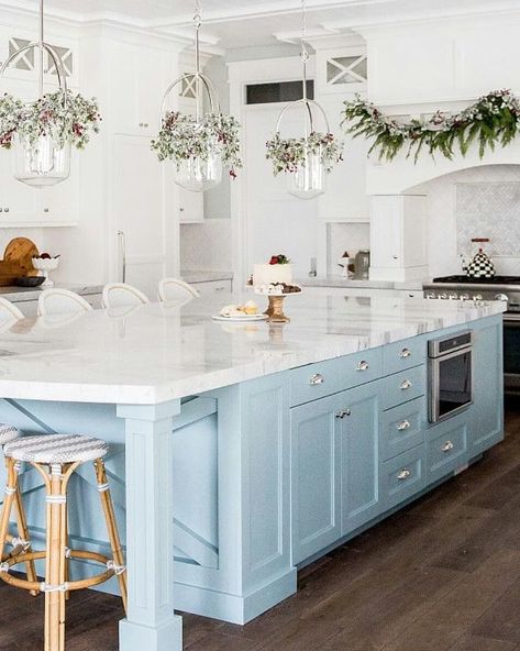 Loving the fresh pale blue island.  Image via Tumblr. Kitchen With Blue Cabinets, Blue Kitchen Cabinets, Classic Kitchen, Blue Cabinets, Coastal Kitchen, Blue Kitchen, Blue Kitchens, White Kitchen Cabinets, Large Kitchen