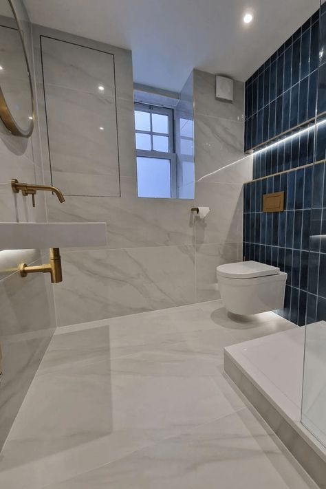 Feature Tiled Wall Bathroom, Bathroom Tile Colour Ideas, White And Blue Marble Bathroom, Navy Marble Bathroom, Dark Blue White Bathroom, Subway Tiles Bathroom Ideas, Bathroom Tiles Colour Combination, Blue Gold Marble Bathroom, Blue Tiles In Bathroom