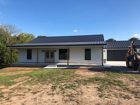 Small White Barndominium Exterior, Smaller Barndominium, Small Pole Barn Homes Simple, Small Pole Barn Homes Simple Rustic, Simple Pole Barn Homes Contemporary, Simple Pole Barn Homes 1 Bedroom, Starter Home Plans, Barndo House, Shop Houses