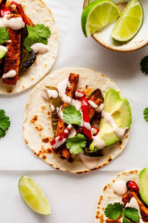 Tofu Fajitas - Choosing Chia Tofu Fajitas, One Pan Mexican Quinoa, Grain Free Dinner, Vegan Fajitas, Vegetarian Nachos, Avocado Guacamole, Dinner Vegan, Roasted Onions, Vegetarian Protein