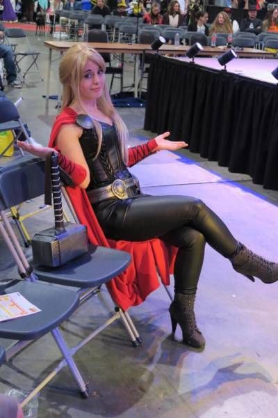 Thor Halloween, Thor Outfit, Thor Funny, Disney Cosplay Ideas, Thor Girl, Sit Next To Me, Thor Costume, Thor Cosplay, Female Thor