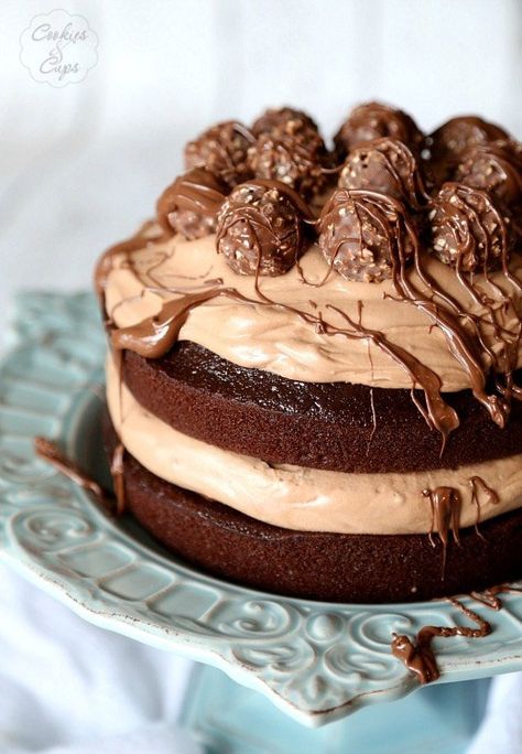 This easy Chocolate Hazelnut Layer Cake is a showstopper! It's a simple one-bowl chocolate cake filled with a chocolate hazelnut spread and a cheesecake mousse. Everyone will love this layer cake recipe! #chocolate #hazelnut #layercake #chocolatehazelnut #layercakerecipe #chocolatecakerecipe #bestchocolatecake #nutellacake Chocolate Hazelnut Cake, Nutella Cake, Hazelnut Cake, Chocolate Hazelnut Spread, Best Chocolate Cake, Chocolate Cakes, Baked Goodies, Think Food, Deilig Mat