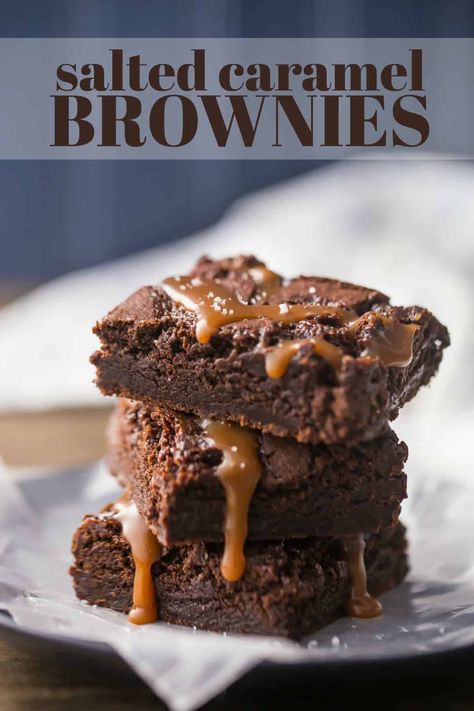 Salted Caramel Brownies Salted Caramel Brownie Recipe, Caramel Brownies Recipe, Yummy Bars, Wok Recipes, Salted Caramel Brownies, Caramel Brownies, Chocolate Heaven, Brownies Recipe, Brownie Recipe