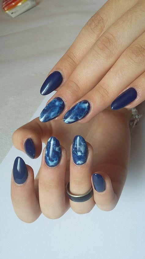 Blue Geode Nails, Navy Blue Marble Nails, Dark Blue Marble Nails, Blue Water Nails, Marble Blue Nails, Indigo Core, Watermarble Nails, Blue Marble Nails, Chrome Manicure