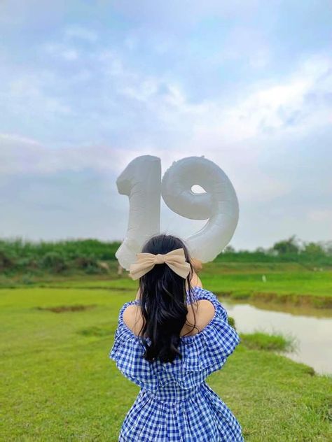 Birthday With Balloons Photo Ideas, Birthday Picnic Photoshoot Ideas, Happy Birthday 19, Picnic Photo Shoot, Birthday Balloons Pictures, 17th Birthday Ideas, Happy Birthday Decor, Birthday Icon, Cute Birthday Pictures