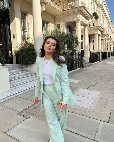 Sarah | Fashion + Beauty on Instagram: "Couldn’t resist buying this cute mint green suit set for spring ✨ Blazer: @zara reference: 2395/732 Trousers: @zara reference: 2366/732 ——————————— #neutralstyle #minimalstyle #fashioninspo #effortlesschic #casualoutfit #classystreetwear #classystreetweargirls #streetstyle #ootdfashion #ootdstyle #minimalstyle #minimalstreetstyle #everydaystyle #streetstyleluxe #moodyfeed #cozyvibes #springfashion" Mint Suit Women Outfit, Green Mint Outfit, Green Suit Women, Mint Green Fashion, Mint Green Blazer, Mint Green Pants, Mint Green Outfits, Mint Outfit, Spring Blazer