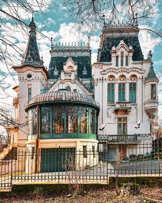 Instagram Romanian Castles, Visit Romania, Revival Architecture, Unusual Buildings, Building Concept, Brasov, Sims 4 Build, Sims 4 Houses, City House