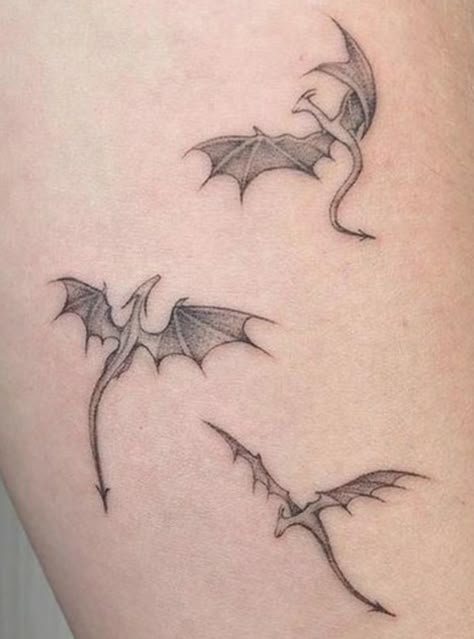 Lotusblume Tattoo, Small Dragon Tattoos, Dragon Tattoo Art, Waist Tattoos, Virgo Tattoo, Gaming Tattoo, Dragon Tattoos, Dragon Tattoo Designs, Discreet Tattoos